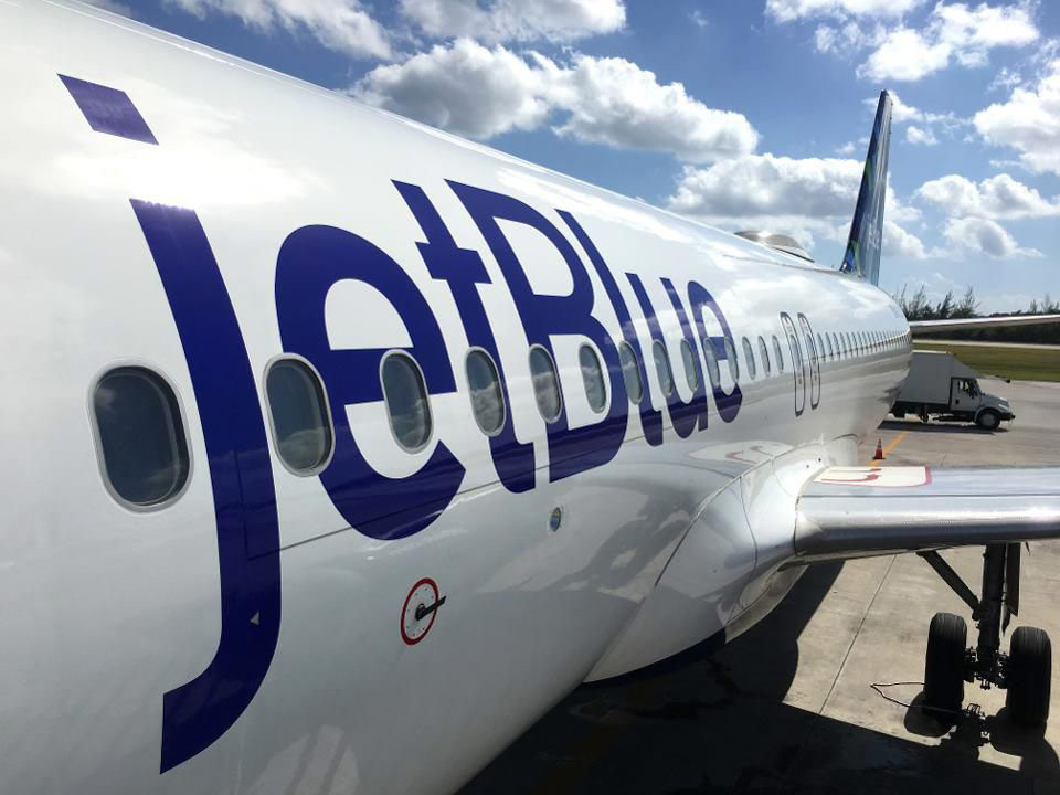 en JetBlue: prohíbe el equipaje de mano en su tarifa más baja - de turismo - arecoa.com