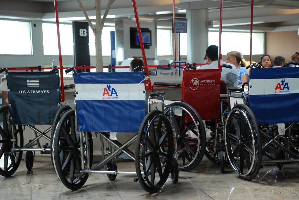 Aerolíneas aplica protocolo para limitar el uso de sillas de ruedas en el AILA